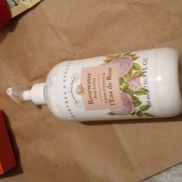 Rosewater lotion Crabtree&Evelyn - Picture 5 of 7